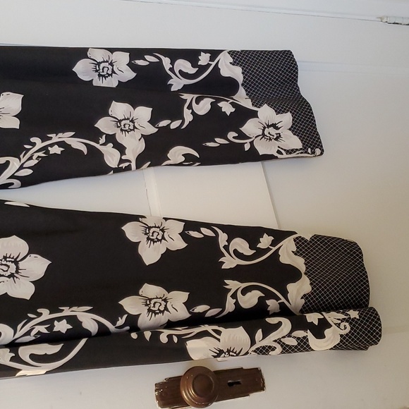 Bkack floral print pants - Picture 2 of 4